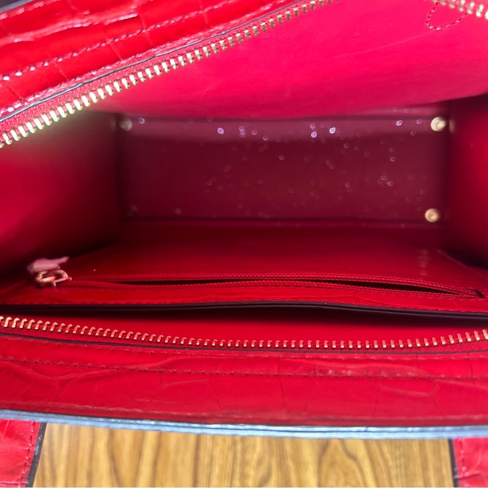 Vibrant Red Crocodile Embossed Shoulder Bag Adjustable Strap Zip Closure - Picture 10 of 11